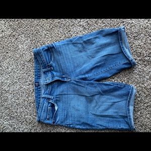 Gap women’s Bermuda shorts. Size 26